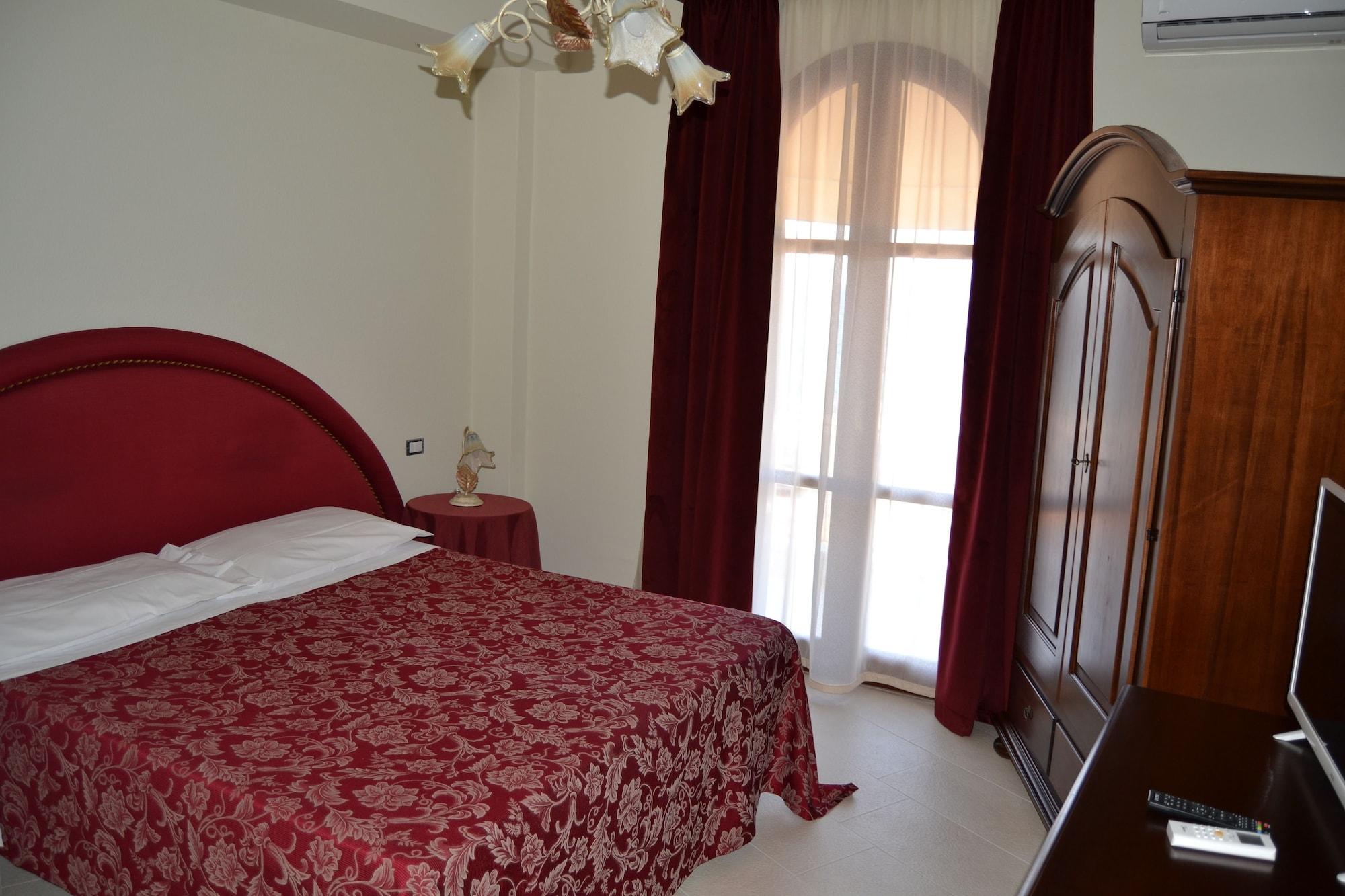 Hotel Porto Azzurro Giardini Naxos Exterior photo