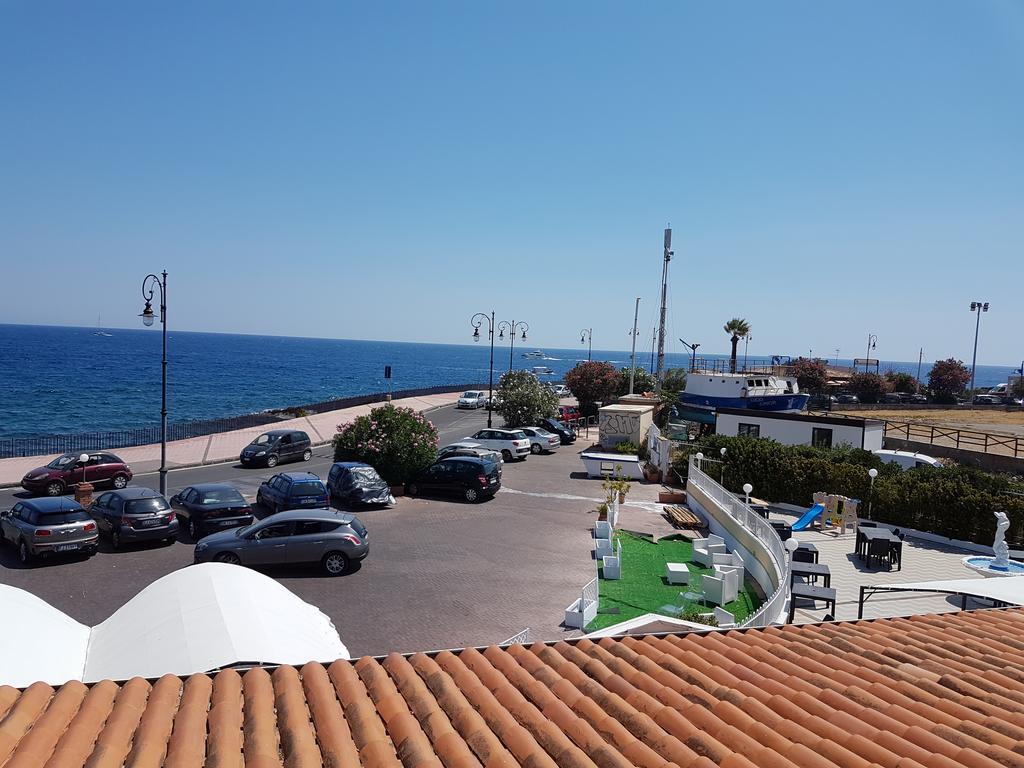 Hotel Porto Azzurro Giardini Naxos Exterior photo